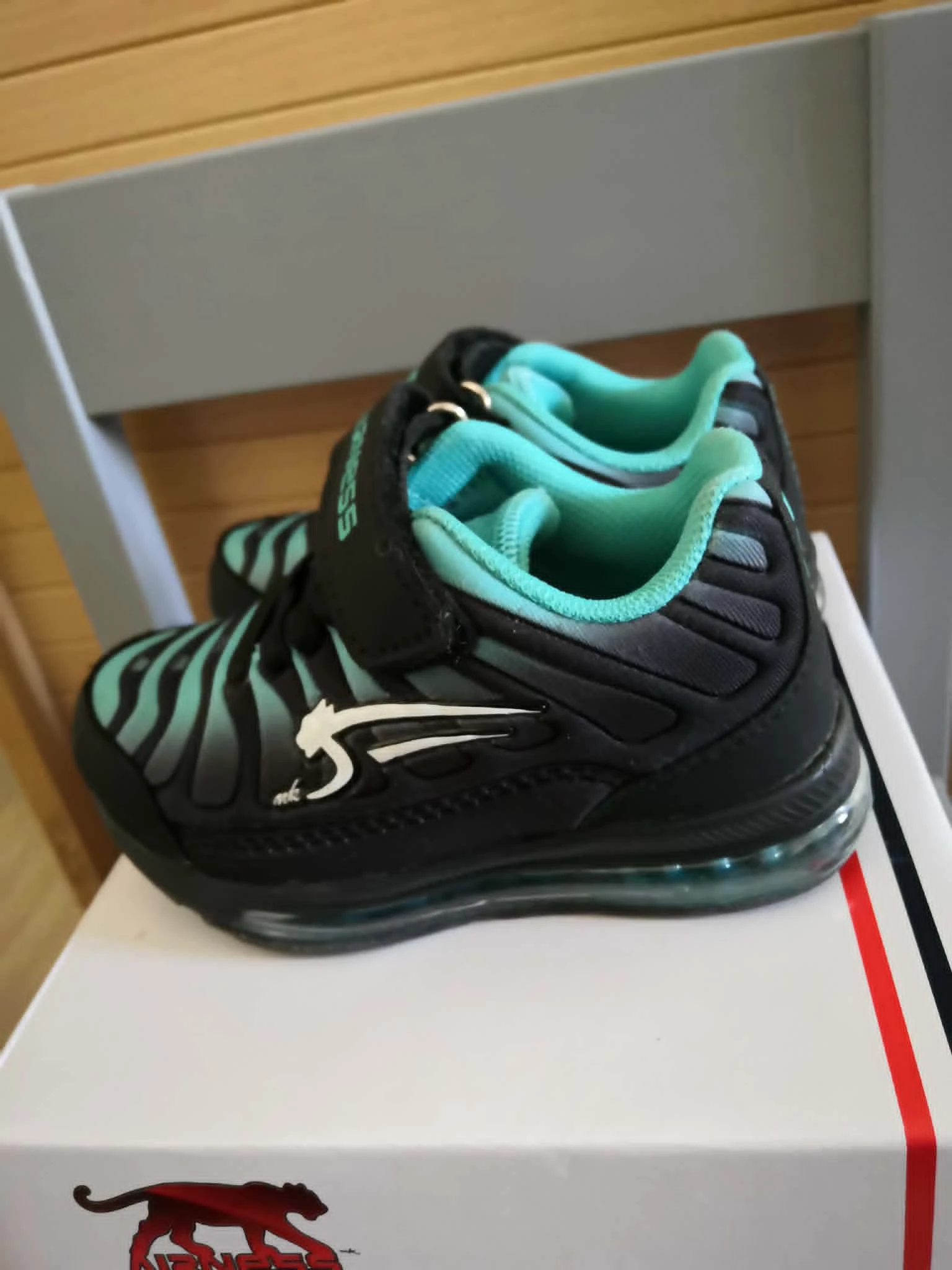 Baskets Scratch + Elastique Noir et Turquoise Pointure 22 Airness – photo 4